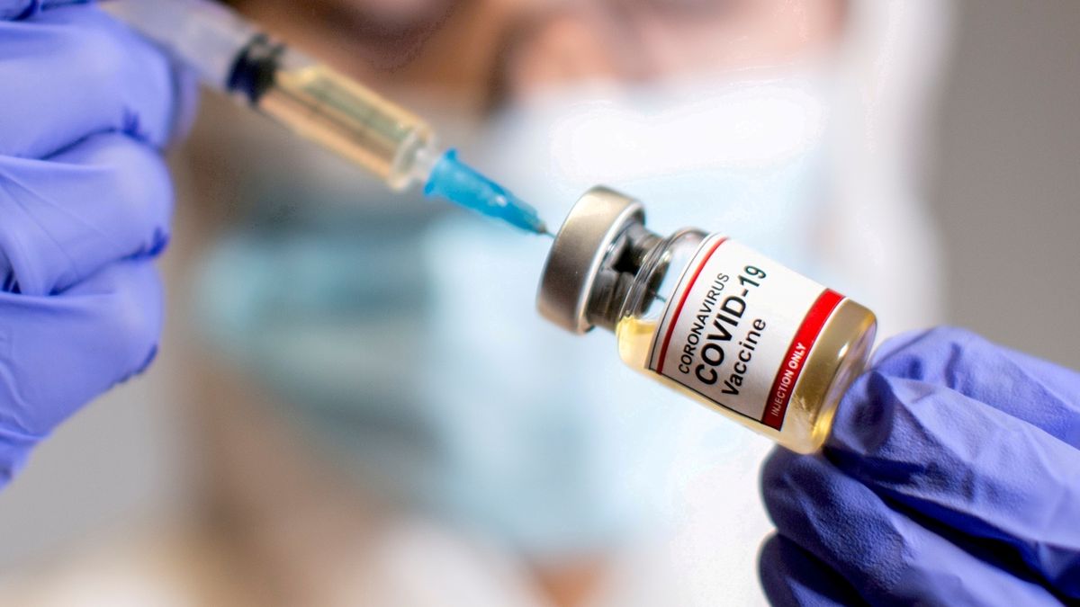 Lidé starší 70 let se budou moci k očkování hlásit od 1. března